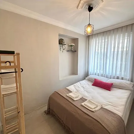 Pink House - Location By Seashore, Fiber Internet Villa *