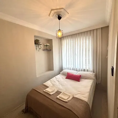 Pink House - Location By Seashore, Fiber Internet * Istanboel