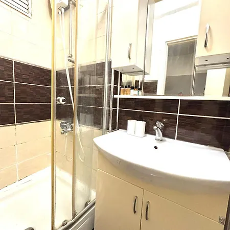 Pink House - Location By Seashore, Fiber Internet 이스탄불