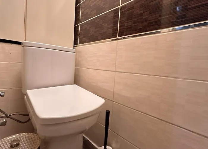 Pink House - Location By Seashore, Fiber Internet Villa *