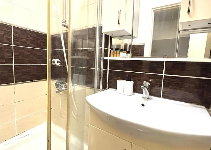 Pink House - Location By Seashore, Fiber Internet Estambul