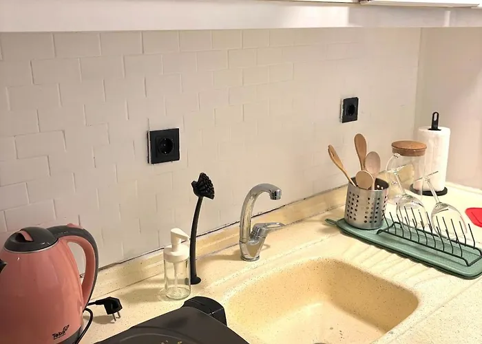 Pink House - Location By Seashore, Fiber Internet *