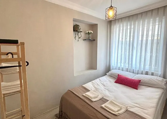 Pink House - Location By Seashore, Fiber Internet Villa *