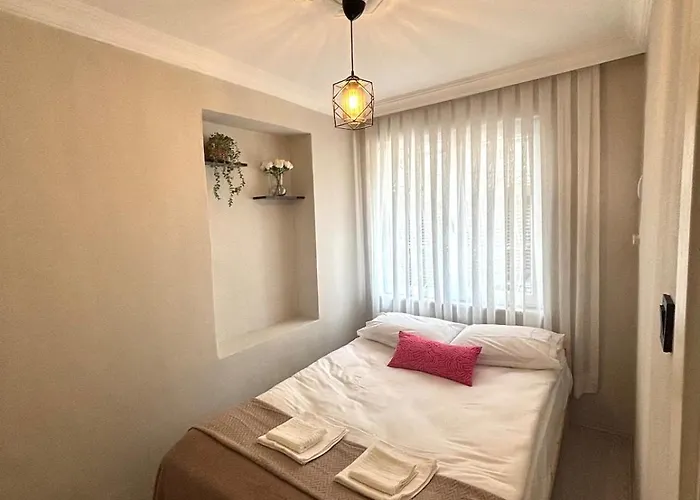 Pink House - Location By Seashore, Fiber Internet * Estambul