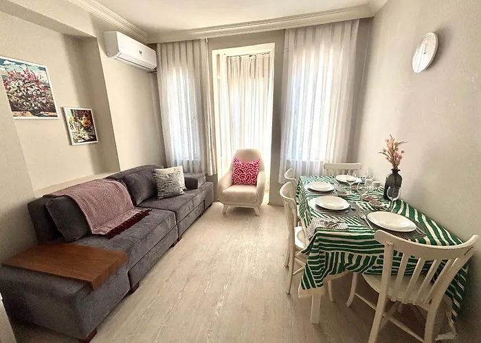 Pink House - Location By Seashore, Fiber Internet Estambul