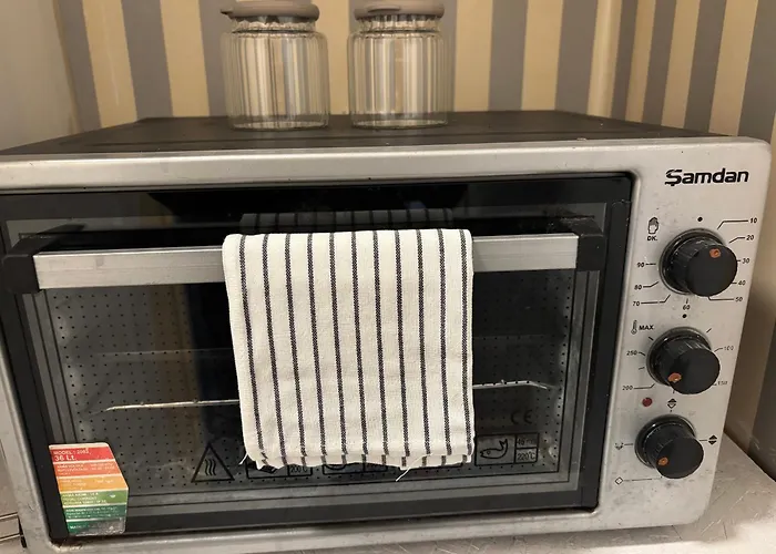 Pink House - Location By Seashore, Fiber Internet Estambul