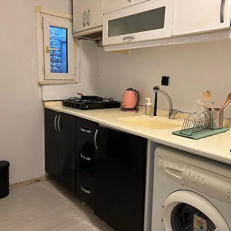 Pink House - Location By Seashore, Fiber Internet Istanbul